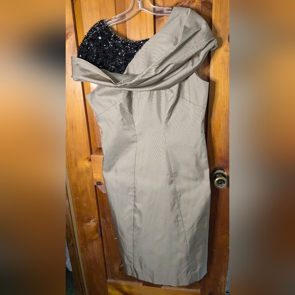 CAROLINA HERRERA* 100% silk beaded faux cowl sleeveless mid length size 12 dress - Picture 1 of 17